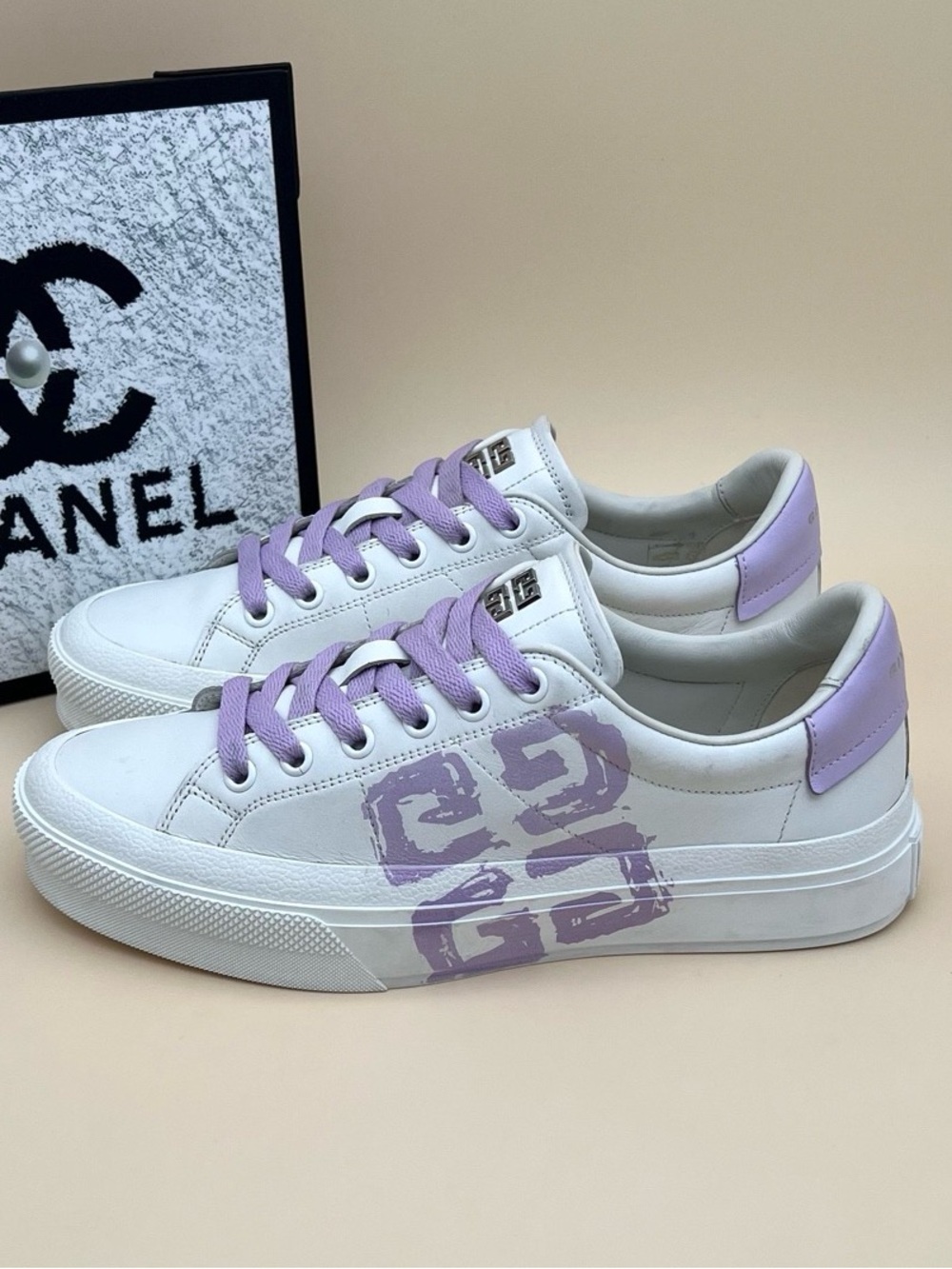 Givenchy White Leather Low-Top Sneakers with Lavender Accents